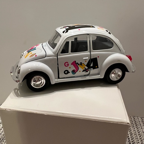 New Volkswagen Beetle with decals Die cast Wheels work with pull back action. 5" - Picture 4 of 10